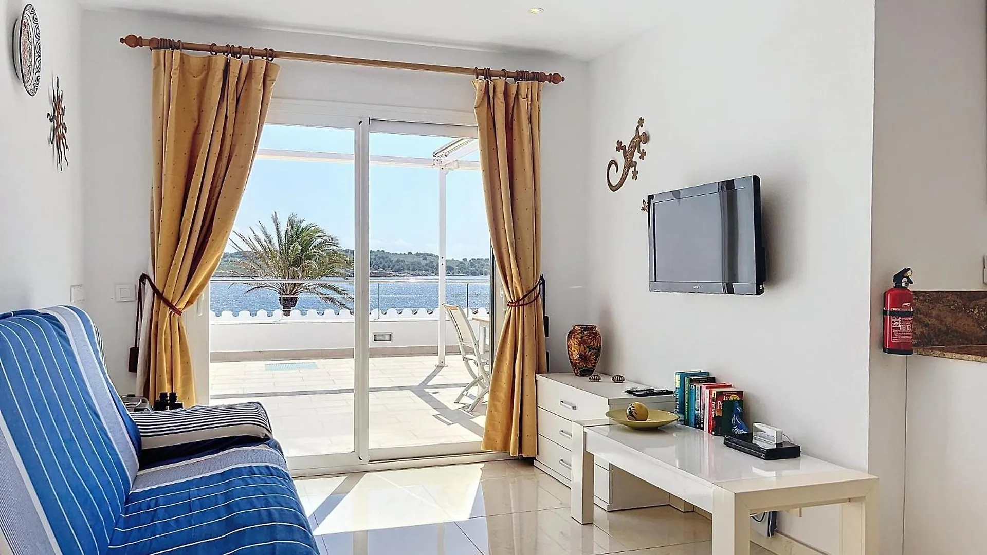 F71. Estupendas Vistas A La Bahia Apartment Fornells  0*, Fornells (Menorca)